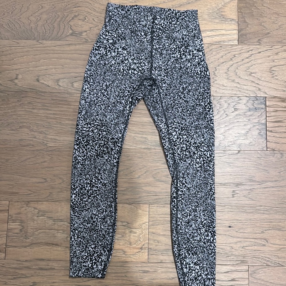 Lululemon pattern leggings